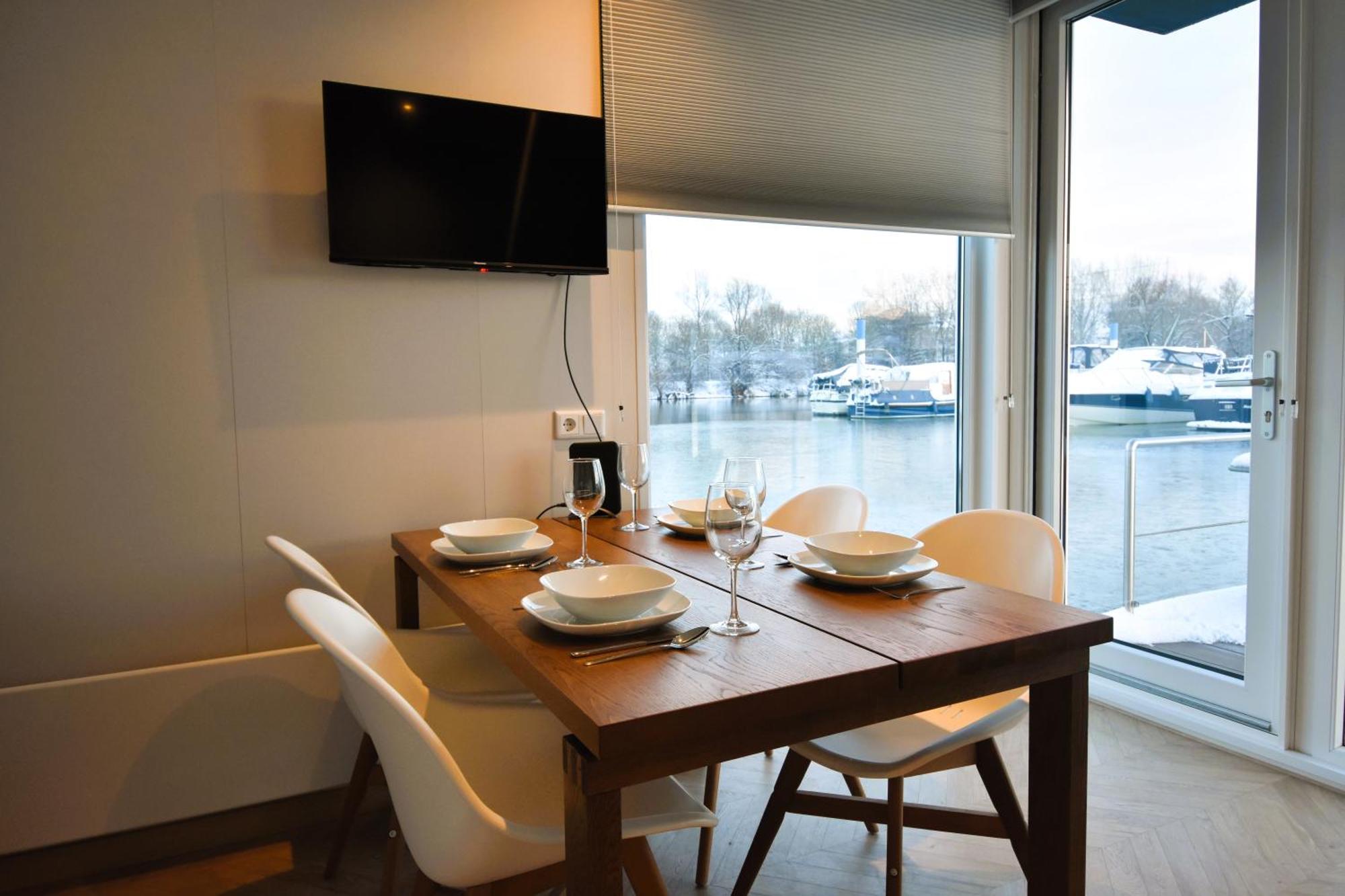 Hotel Houseboat Trinidad à Maastricht Extérieur photo