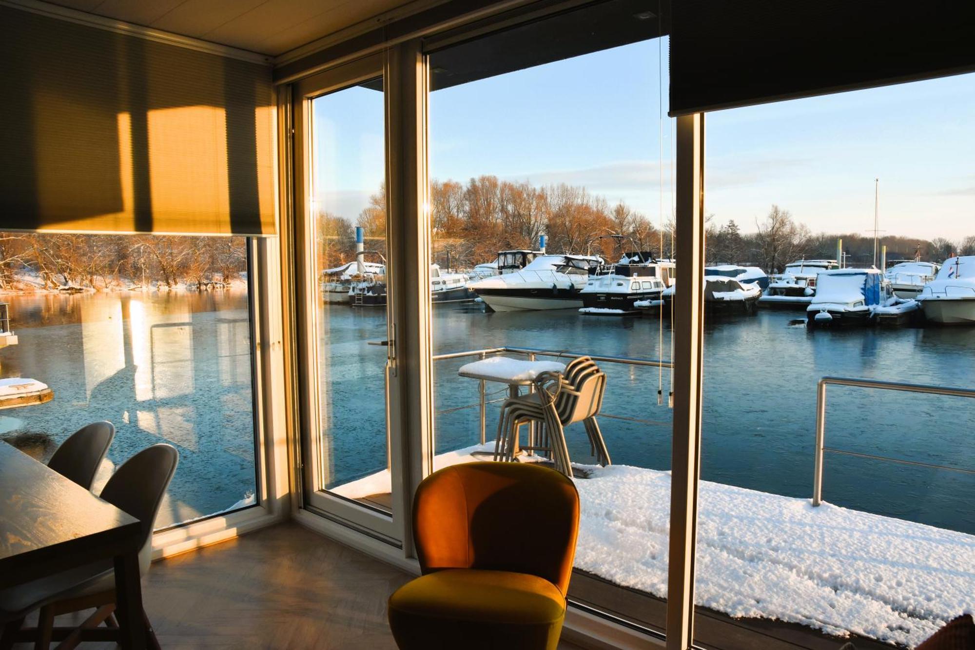 Hotel Houseboat Trinidad à Maastricht Extérieur photo
